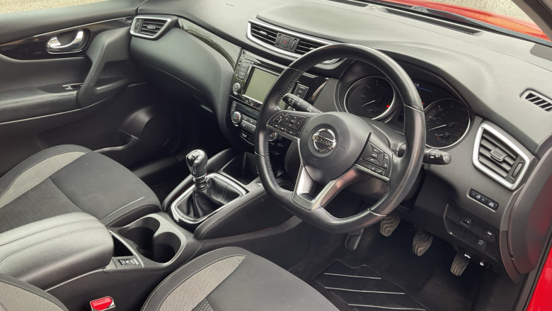 Nissan Qashqai 1.3 DiG-T Acenta Premium 5dr Petrol Hatchback